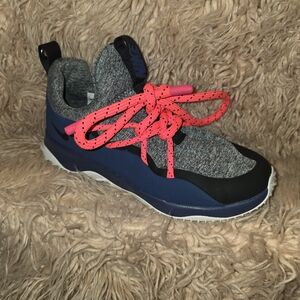 Nike Blue and Pink Sneakers Modern Athletic Design